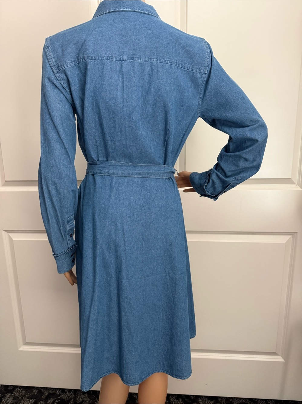 New Draper James Belted Chambray Shirtdress - Picture 12 of 12